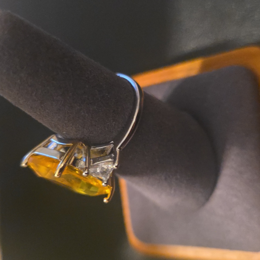 MINKS SILVER  Yellow Gemstone Ring - Picture 3 of 7